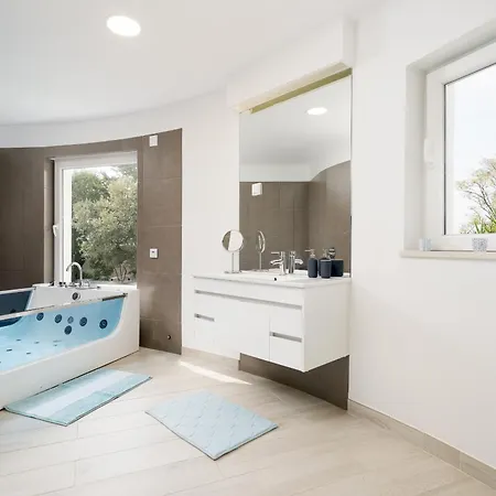 Luxury Villa, With A Private Pool, 10 Min- Quinta Do 알만실