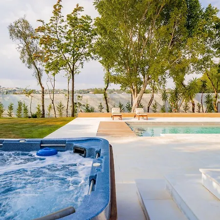 Вилла Luxury Villa, With A Private Pool, 10 Min- Quinta Do